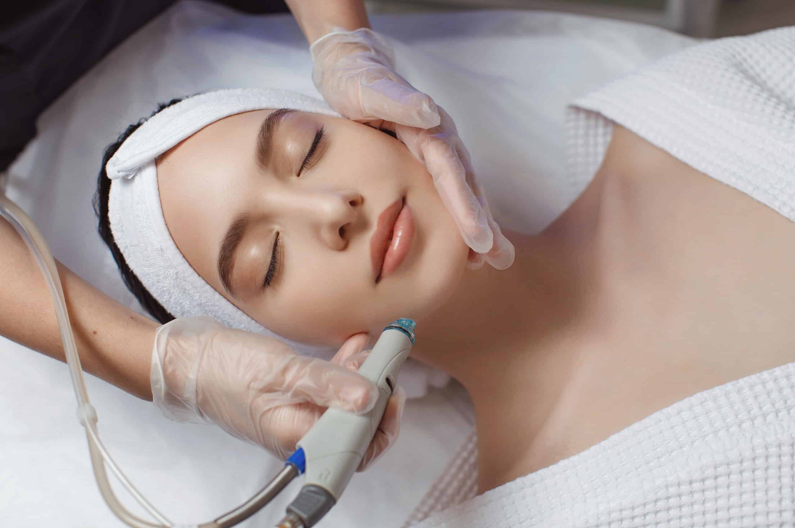 Side,View,Of,Woman,Receiving,Microdermabrasion,Therapy,On,Forehead,At
